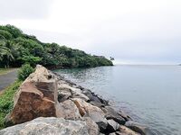 Мирисса порт: 5-6 м, мелочь и камни, за «паровозом» в Унаватуну