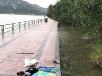 Рядом с пляжем - озеро