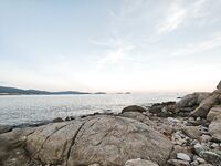 Рыбалка Ялонг Бей недалеко от Санья, Хайнань. Сети, волны и одна поклевка барракуды