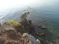 Karaöz, Кумлуца: тот самый мыс и заливчик справа, обкидали - тишина