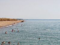 Пляж у Пивного сада и бар рядом, рыбачу под пиво, глубина два метра