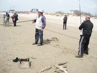 Анапа, пеленгас днём: морской червь и точный заброс в гуляющую стаю