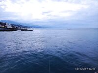 Алушта: на поплавок с рыбьей насадкой пока ноль, но самодур «валит» с буны