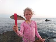 Пляж, мидии и бомбарда: рыбалка между тостами — дочка с первого заброса поймала «мутанта»