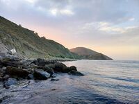 Орджоникидзе, Агатовый пляж: мелководье с валунами, вопрос по вечерним выходам