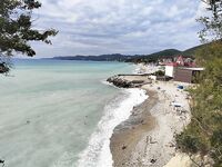 Агой, сильный накат без ветра: на каждом забросе мусор, ночью прошёл дождь