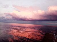 Чуть фото по обстановке: фиксирую волну, людей и монтажи для себя