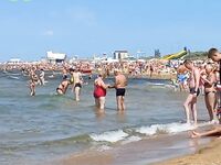 Локация мелкая и песчаная, камней нет — место больше для отдыха с детьми