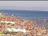 Локация мелкая и песчаная, камней нет — место больше для отдыха с детьми