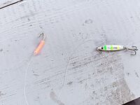 Блестящий крючок с люрексом: без насадки, внизу — что угодно