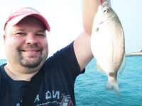 Адлер, МДЖ с форелевой блесной и маракуйей: первая рыбалка с буны и карасик