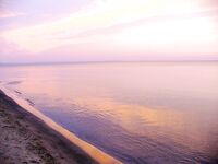 Раннее утро у моря — короткий выход к кромке воды