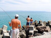 После шторма в Поморие: скаты ушли вглубь, остались ставридка и сингиль