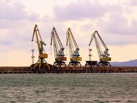 Разведка по шторму, порт пуст: рыбалка отложена, рыба в сетях и магазинах