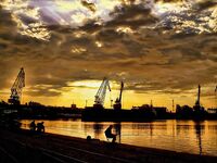 Первые проходы в порту Бургас: на самодур 20 ставрид, потом подошла крупная рыба