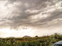 Жезл, весенний ливень и град: вышел на луфаря со стальной поводкой, природа накрыла