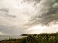 Жезл, весенний ливень и град: вышел на луфаря со стальной поводкой, природа накрыла