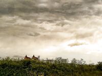 Жезл, весенний ливень и град: вышел на луфаря со стальной поводкой, природа накрыла