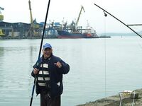 Самодур на 15 крючков: по 4–5 рыб за заброс, но спина просит пауз и смены темпа