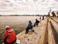 Бургас: морская рыбалка на цацу стартовала у Морского вокзала, открытие площадки