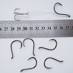 Живцовые крючки необычной формы: жало внутрь, думаем о добавлении тройника для засечки