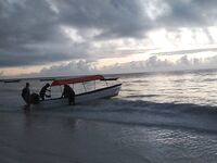 Занзибар — морская рыбалка на троллинг и с берега: три метра волны и ноль поклёвок