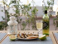 Сицилия: ружьё на песчаном пляже, барабульки и червь Coreano с волнореза