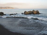Сицилия: ружьё на песчаном пляже, барабульки и червь Coreano с волнореза