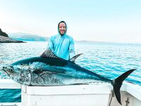 Тунец и Измир: морская рыбалка в Эгейском море летом, трофеи до 220 см и 171 кг