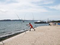 По дальности: надо докидывать до прибойной бровки - ищу подходящий сет