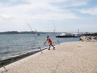 По дальности: надо докидывать до прибойной бровки - ищу подходящий сет