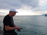 Пицунда, Бзыбь и причал: карасик у устья, с причала крупнее — бонусом мормор