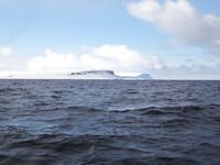 Восточный Кильдин: 90–120 м, клев жадный, рыбу ищем — взвесили «трещину» на 28–29