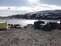 И ещё немного кадров из Териберки: берег, волна и короткая полоса света