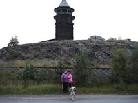 Фотографии пришли: немного задержался