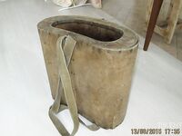 Чупа, Карелия: «майдан»-шарабан — деревянный ящик с лямками