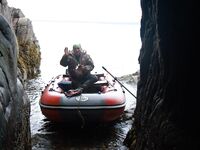 «Трещина» понизу: посещать в малую воду, иначе не пройти