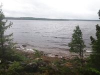 Белое штормит — сидим на берегу и планируем окно