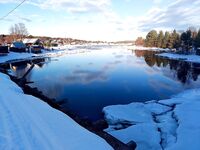 От Чупы в сторону Чкаловского лёд, рыбаки стоят, по утрам −7; Пулонга открылась