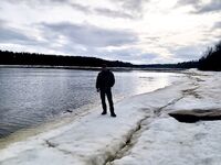 Конец залива у Чупы: жидкой воды всё больше, готовим лодку