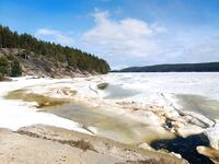 Лёд ломает и отрывает от берега — следим за кромкой и ветром