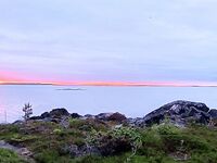 Мыс Красный, изба 6×4 и местная традиция: первый сиг в сковороде, потом валуны на отливе