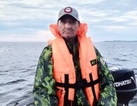 Ночь на Пежострове: поклёвки у лодки на подъёме, в потрошке минога и колюшка, палаток тьма