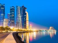 Береговая рыбалка в Дохе: жара, камни и коты на Корнише