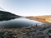 Курис, вид на церковь с правой штанины