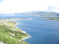 Палатка под мостом и лодки на колёсах у Альты