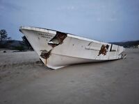 Устье реки Сал, вечер: тяжёлый комплект и луч света в прибой