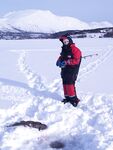 Зимняя морская рыбалка под Тромсё: лунки, снасти и дрейф ноль