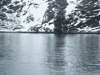 Переход вдоль берега у Рыбачьего и странные конструкции