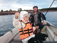 Стокгольм каналы лодка и гребля с ребёнком